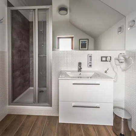 Feria Nocleg ze śniadaniem 3*